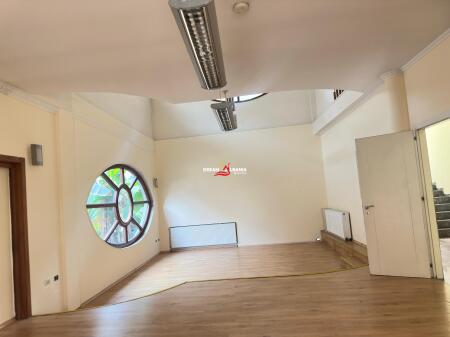 Villa di 3 piani in affitto, Comune di Parigi (ID 4251422)
