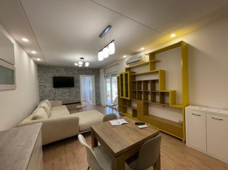 Jepet me QIRA apartament 2+1+ parkim Rezidenca “Kodra e Diellit”  British