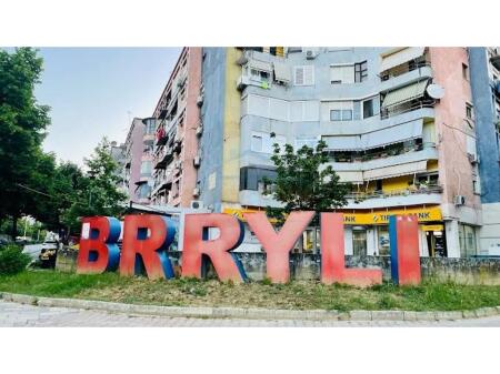 Shitet, Apartament 1+1, Brrylli, Tiranë