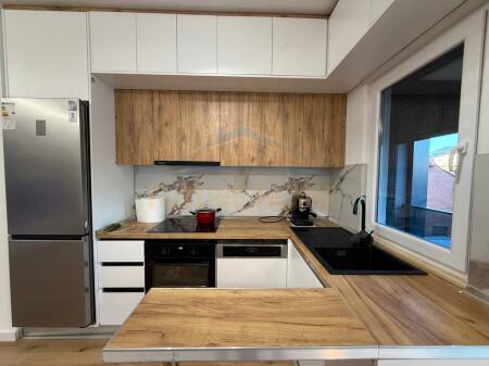 JEPET ME QERA Apartament 2+1+Post Parkimi, Shkolla e Kuqe