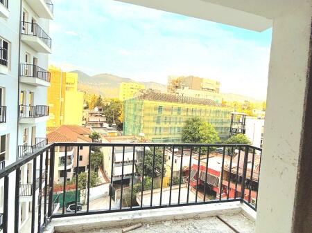 SHITET APARTAMENT 1+1 – PRANË SPITALIT AMERIKAN 2, PËRBALLË QSUT