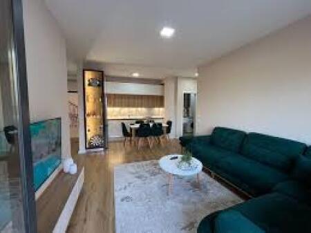 Shitet Apartament 2+1+2 Buze rruge kryesore me Hipotek
