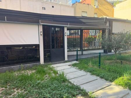 ✨Affittasi: *3 ambienti di lavoro + 1 bagno + 1 balcone & cortile* *(📍21 dicembre - inizio via frosina plaku)* - Super investito (ingresso privato)
