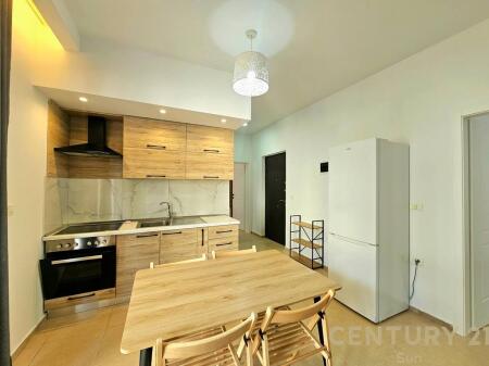APARTAMENT 2+1 ME VERANDË PËR QIRA – ZONA E KOPSHTIT BOTANIK