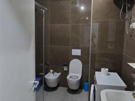 Appartamento 2+1 in affitto al Kompleksi Mangalem