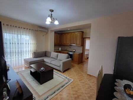 Jepet me qira apartament 2+1 te Materniteti i Ri