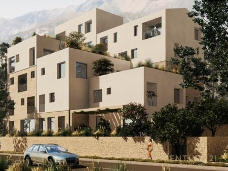 Shitet apartament 2+1 me oborr privat në resortin më të ri në Rivierën Shqiptare Square Village, Santorini 2! 485,408 €