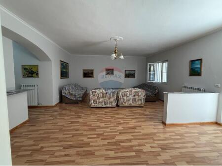 Villa - In Affitto - Via Babë Rexha, Tirana