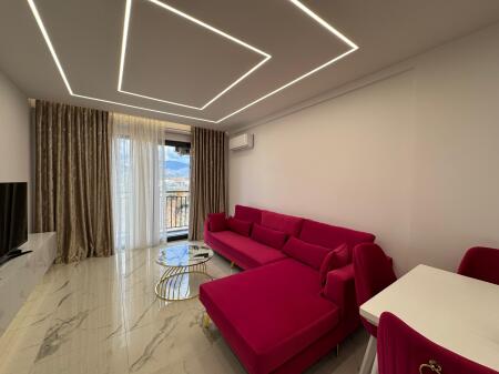 Apartament modern 1+1 per qira  me parkim  Kodra e Diellit Arredim modern Orientim me diell Pamje nga kopshti botanik Kati i 5    Cmimi: 700 euro/muaj