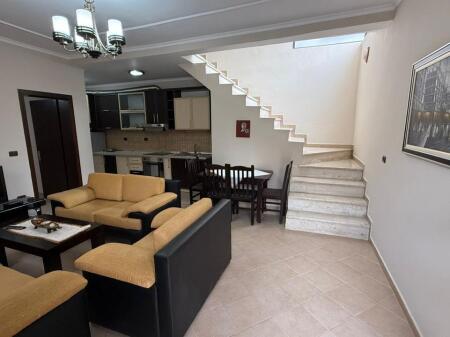 🏠VILLA SU DUE PIANI IN AFFITTO 💶600 EURO/MESI 📌 XHAMLLIK 🛋️4 CAMERE & 2 BAGNI