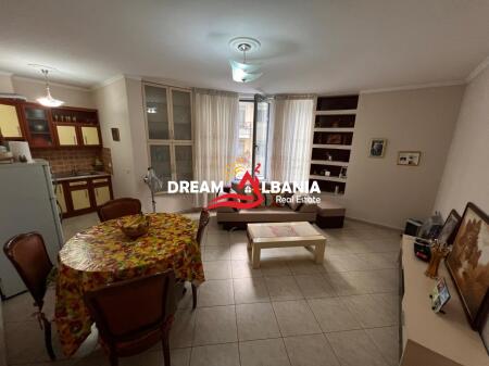 Apartament 1+1 me mundesi konvertimi ne 2+1 ne shitje mbi shkollen e Baletit ne Tirane (ID 4111137)