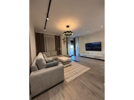Vendiamo Super Appartamento 2+1+2 Insieme a 2 garage Vicino alla scuola 'Qemal Mici' 205.000 €