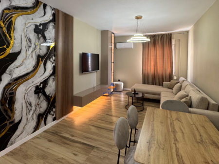 JEPET APARTAMENT ME QERA 1+1+BALLKON "KOMPLEKSI STAR, ISH PARKU I AUTOBUZAVE" 600 EURO.