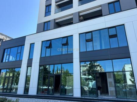 LOCALE COMMERCIALE IN AFFITTO 960 m² A VLORE - DI FRONTE ALLA SCUOLA ALI DEMI !! - 10.000 € /Mese