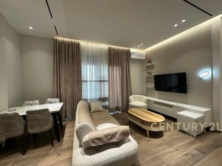 Jepet me Qira Apartament Modern 2+1+Verandë, në Kompleksin Deliorgji!