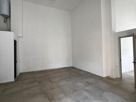 AFFITTASI Locale Commerciale 📍Via Barrikadave 🏢Piano: 0 📐Superficie: 55m² 💶Prezzo: 700€