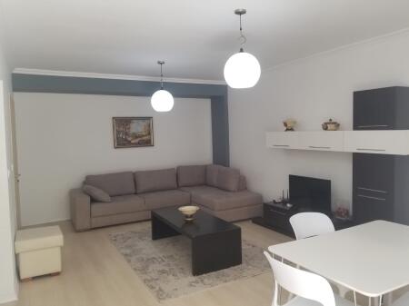 Jepet apartament 2+1 me qera ne Bllok tek Pallatet Agimi