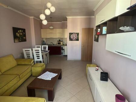 🏡 Shitet Apartament 1+1 – Astir (Përballë Artistit)