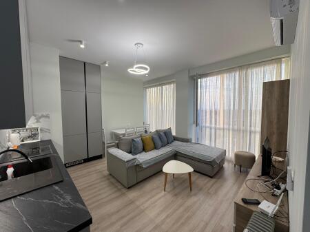 ✨ Apartament me qira – 1+1 + ballkon + parkim ✨  📍 Rr. Riza Cerova, kryqëzimi me Rr. 4 Dëshmorët  🏢 Pallat i ri (2023), kati 9  📐 55 m² | 🛋️ I mobiluar totalisht | 🚗 Vend parkimi në katin -2   Gati për banim, me punime cilësore shtesë! Cmimi 750€ I diskutueshem    📩 Për më shumë info ose vizitë, kontakto në D