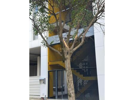 We rent a 2+1 apartment at the end of Bulevardi i Ri!