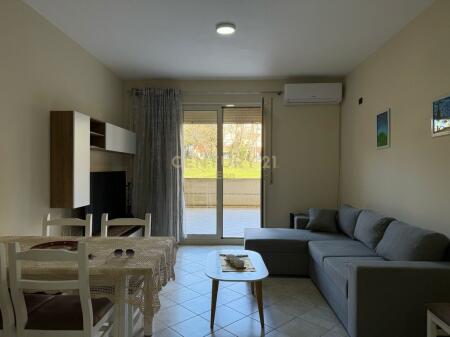 Jepet Me Qera Apartament 2+1 me Verande te Vila e Zogut, Durrës - 450€ | 100m²