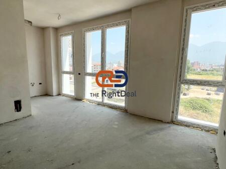 Tek Bulevardi I Ri, Shitet Apartament 1+1 Me Planimetri Te Rregullt!!