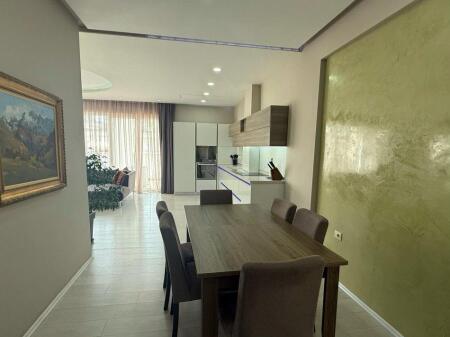 APARTAMENT MODERN ME QIRA 3++2 TE KOMPLEKSI FZ LIQENI ARTIFICIAL . TIRANE