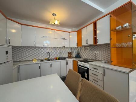 FRESKU, APARTAMENT 2+1 PER QIRA