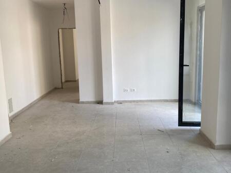 Appartamento ufficio 2+1 in affitto a Pazari i Ri