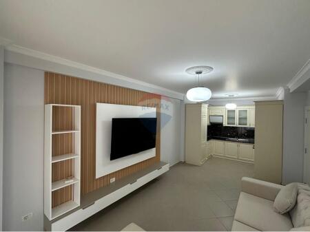 Apartament 2+1+2 + Parkim ,Komuna  e Parisit.