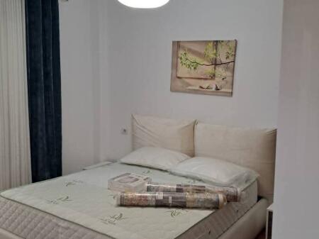 ME QIRA 2+1 PRANE PAZARIT TE RI