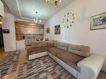 JEPET ME QERA APARTAMENT 2+1+2 NE FRESK