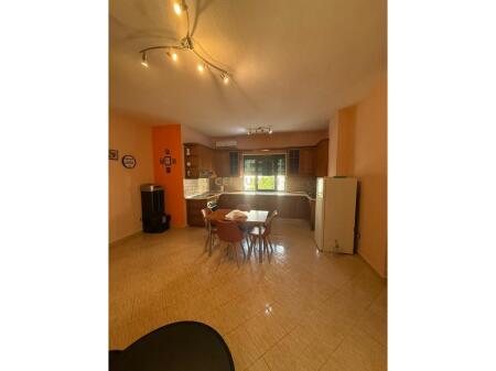 Jepet me Qera apartament 1+1 në Plazh Iliria, Durrës    350 € /Muaj