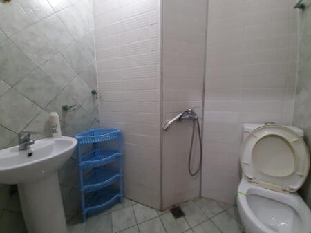 Shtëpi 1+1 Me Qira në zonen e Frigoriferit, Tiranë - 4.500 Lek