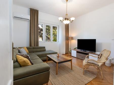 Apartment For Rent 1+1+independent kitchen Near Medreseja (ID B211328) Tirana