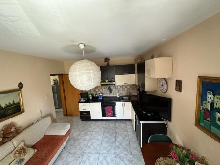 Apartament 2+1 në Qendër, përballë Bankës