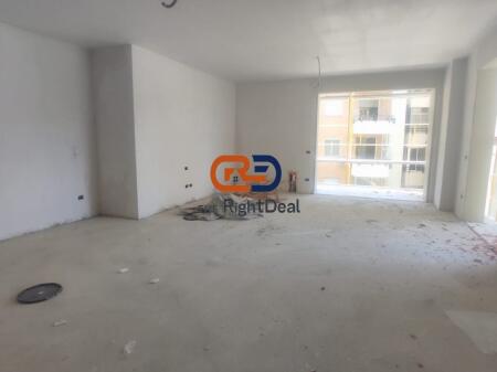 Tek Palladium Rezidence, Tek Liqeni i Thate Shitet Super Apartament 3+1 Me Strukture Perfekte!!