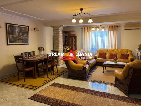 Apartament 2+1+2 tulete ne shitje tek Komuna e Parisit prane Stadiumit Dinamo ne Tirane(ID 41212059)