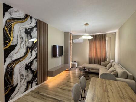 Jepet me qera apartament 1+1 te Kompleksi Star te zona e ish-parkut