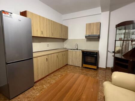 Jepet apartamenti me qera 2+1 ne Laprake