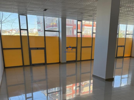 LOCALE COMMERCIALE IN AFFITTO 180M2 "PASKUQAN" 70.000 LEK