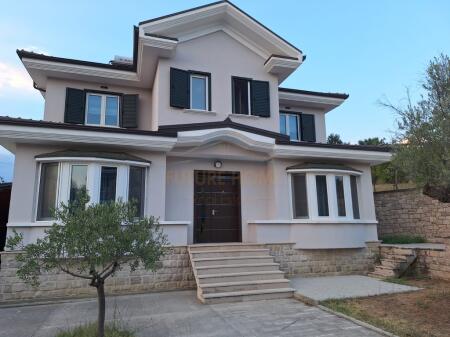 Disponiamo di una villa su 2 piani in vendita, Mullet