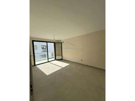 Shitet , Apartament 1+1+post parkimi , Liqeni i Thatë