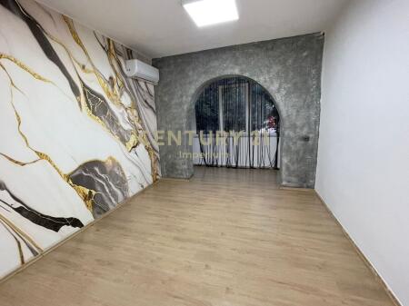 Locale commerciale in affitto in Via Kavaja, di fronte a Square 21!