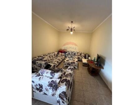 Jepet me Qira Apartament 3+1+2 ne Bllok !