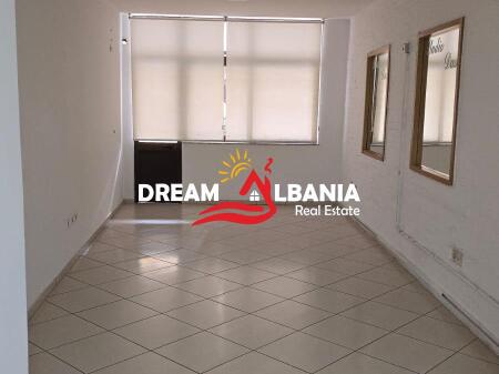 Zyre me Qera/Ambient Biznesi ne Rrugen Myslym Shyri, prane Someg ne Tirane (ID 42611253)