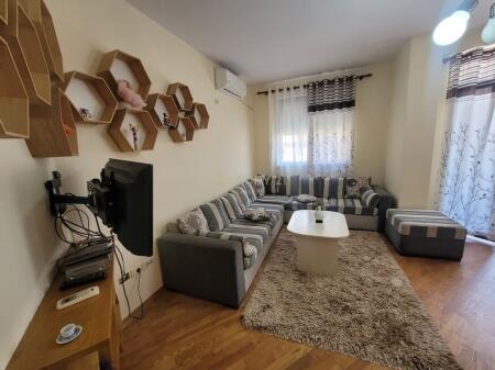 Shitet Apartament 1+1 në Fresku, pranë Spar 2