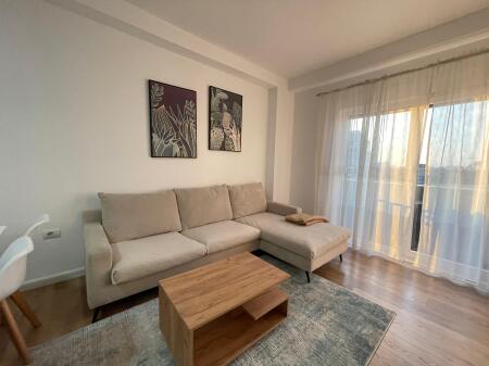 APARTAMWENT 2+1+2 ME QIRA - PRANE STACIONIT TE TRENIT