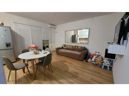 Jepet me qira apartament 1+1 te Kopshti Botanik, rruga "Xhon Kenedi"