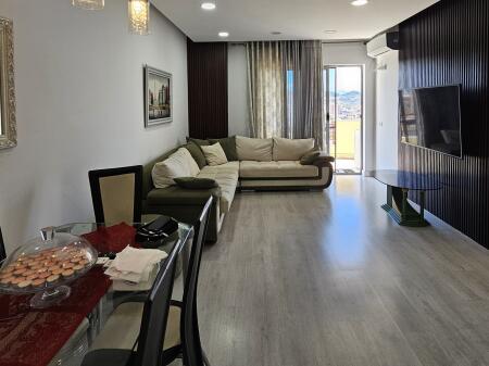 Ultra Apartament* me qera *1+1 & 1 Ballkon* *(📍CASA ITALIA - PRANË TERMINALIT TE SUTOBUZAVE)* S. 78 m2 || *500€/Muaj*